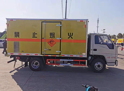 宁晋爆破器材运输车工人安全操作规范与智能技术保障